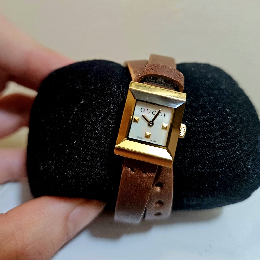 Gucci Women's Gold and Brown Leather Watch